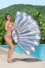 ridescent Shell Lounge